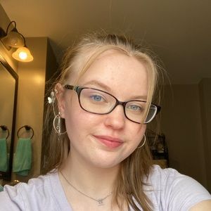 Meet your Posher, Alexandra